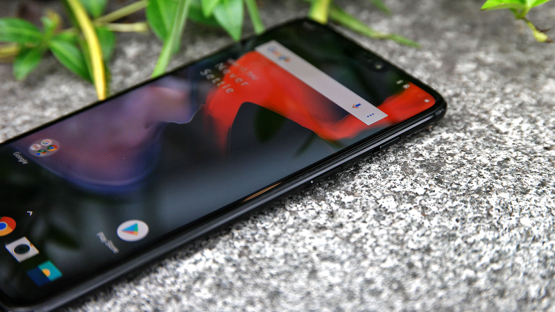 The alert slider on the right is a handy way to switch between ringer modes.